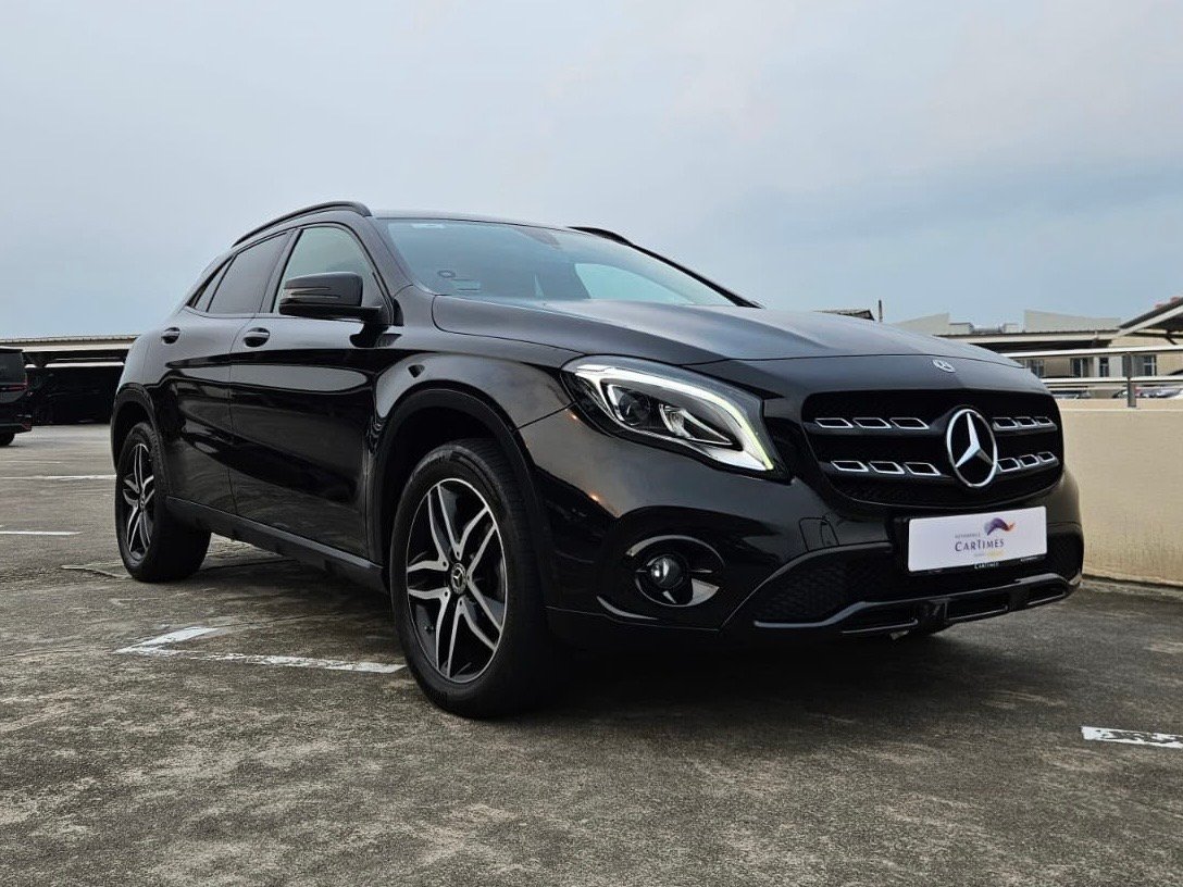 Used Mercedes-Benz GLA180 Urban Edition for sale in Singapore
